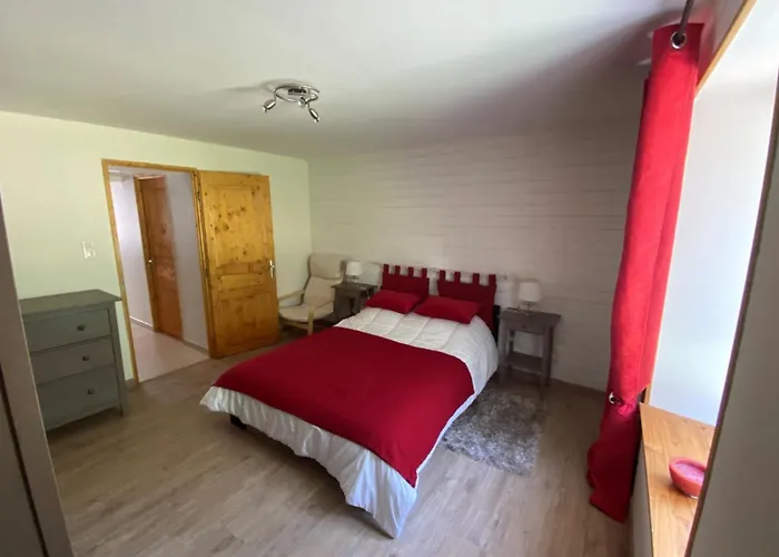 Charming 55m Near Hiking Trails Apartmán